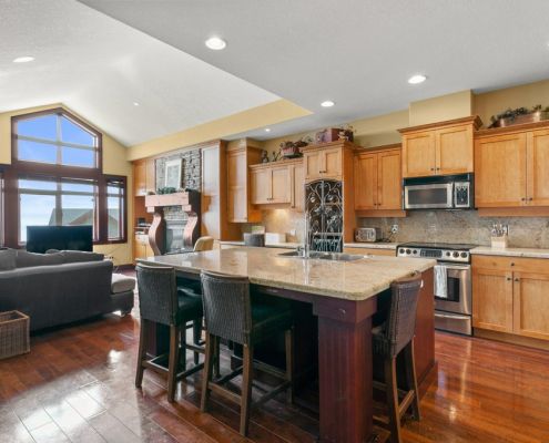 6 7700 Porcupine Rd - Luxury chalet kitchen - Tracey Vrecko